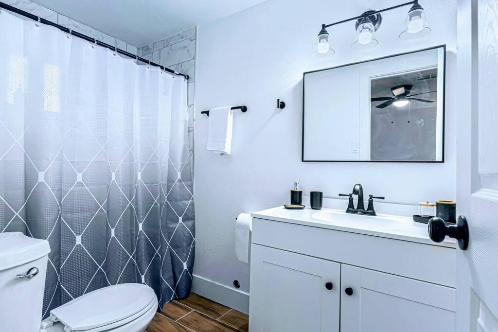 Phoenix Retreat - 1 Bedroom King Suite With 2 Smart Tvs - 10 Min From Airp - Unit B Buitenkant foto
